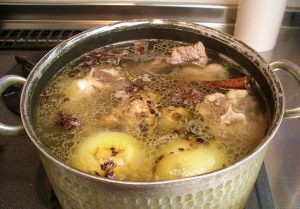 making_stock_for_pho_bo