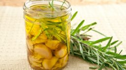 5 Ways to Preserve Garlic