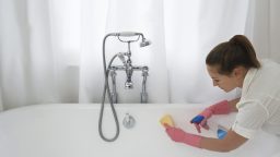 How to Bring an Old Bathtub Back to Life